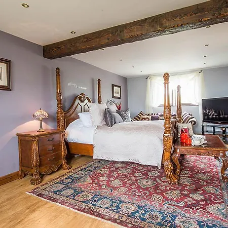 Farm View Hall Bed & Breakfast 3*